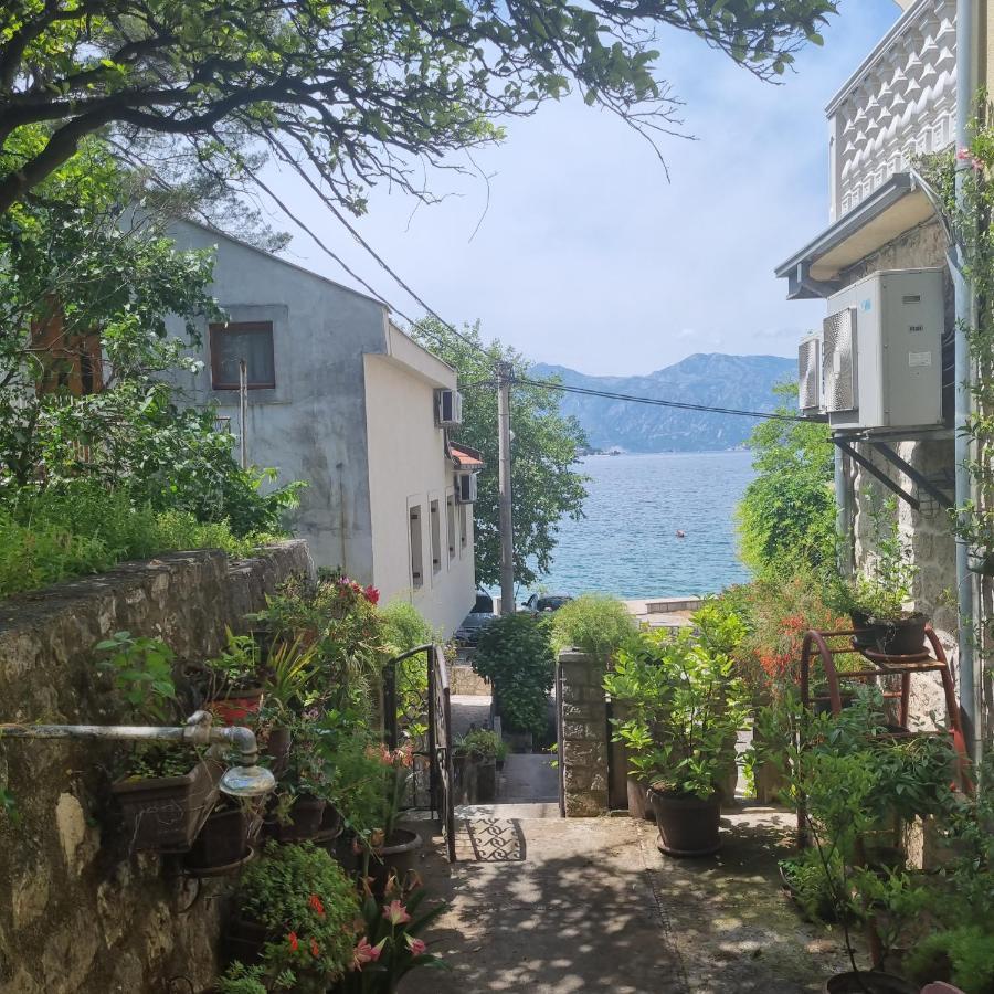Apartment On The Shore Of The Bay Of Kotor With Free Wi-Fi Luaran gambar